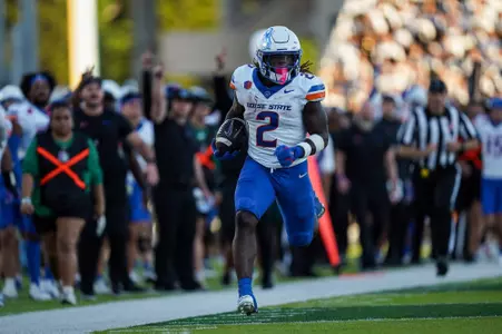 Ashton Jeanty rushes for a score against Hawai'i.