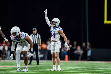 Alexander Teubner calls a play during No.17 Boise State's 29-24 victory over UNLV on Oct. 25, 2024. Photo by Kenna Harbison.
