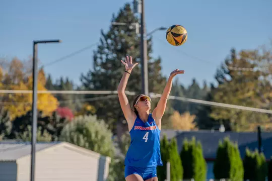 Elli Wolthuis serves the ball.