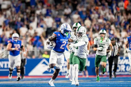Ashton Jeanty breaking tackle against Portland State
