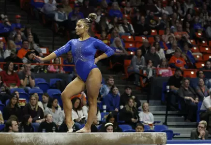 Adriana Popp competing on beam.