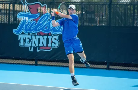 Sam Sippel returns a volley at the ITA All-American Championship in October of 2023.