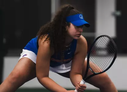Lorelyz Marruffo preparing to receive the serve