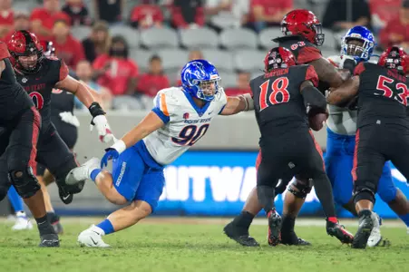Braxton Fely rushes the quarterback at San Diego State in 2023.