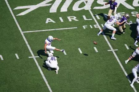 Jonah Dalmas in a game at No. 10/11 Washington in 2023.