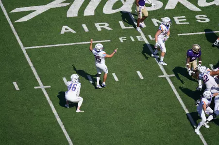 Jonah Dalmas in a game at No. 10/11 Washington in 2023.