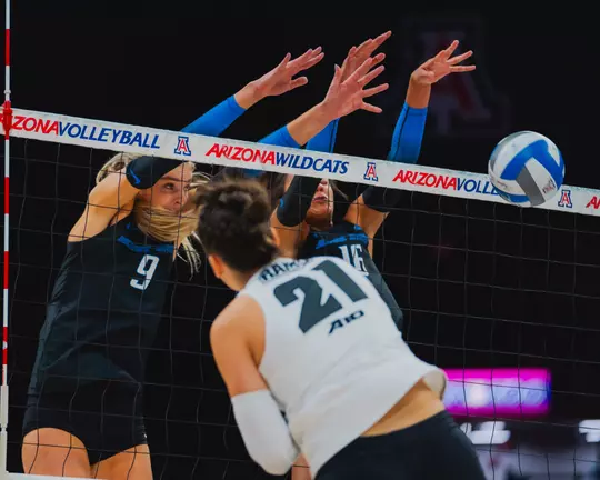 Volleyball block vs VCU