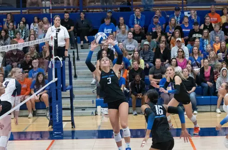Lilli Etter sets the ball during the Gonzaga match on September 15, 2024.