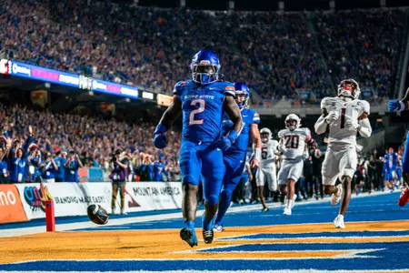 Ashton Jeanty scoring a touchdown at Albertsons Stadium