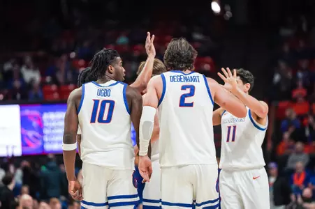 Team Huddle Against Wyoming