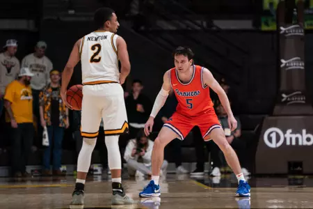 RJ Keene playing defense against Wyoming