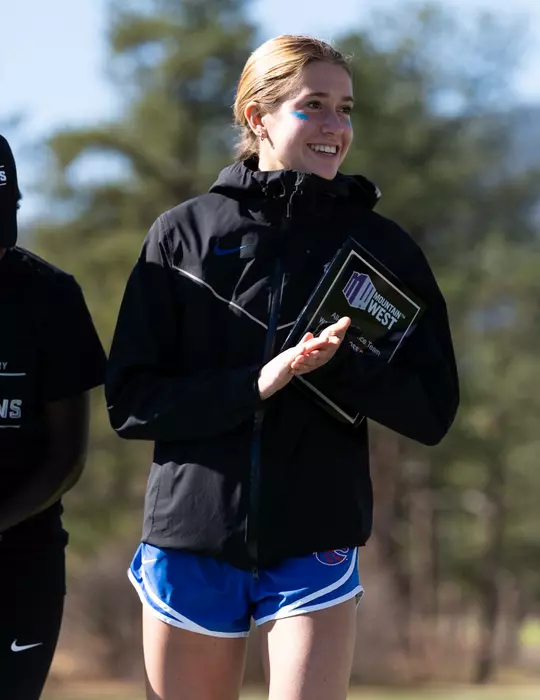 Kaiya Robertson holding a plaque after finishing third at the 2024 MW Cross Country Championships