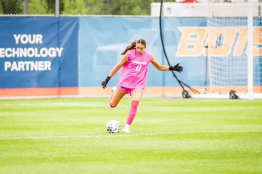 Ava de Leest prepares to kick a ball.