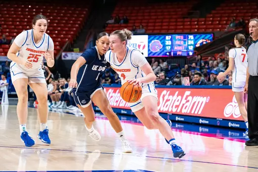 Dani Bayes dribbles past a defender.