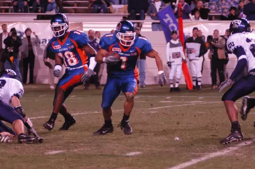 Chris Carr returns a kic