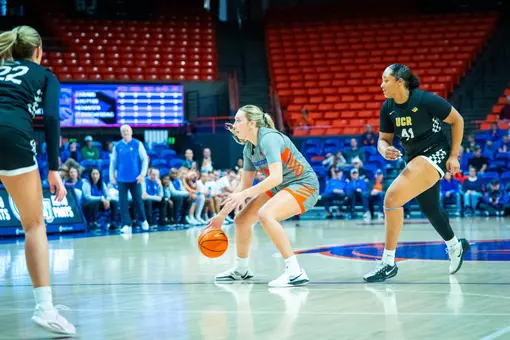 Mason Borcherding dribbles the ball against UC Riverside