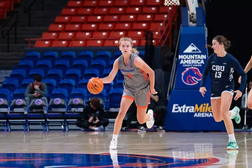 Tatum Thompson dribbling