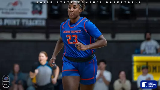 Elodie Lalotte running back on defense