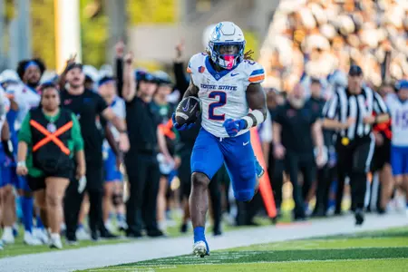 Ashton Jeanty running for a touchdown at Hawaii