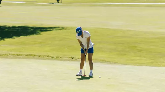 Teal Matsueda putting at the Silicon Valley Showcase