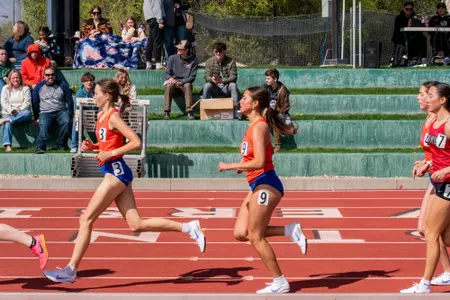 Hanna Ackermann and Stella Diaz running on the track