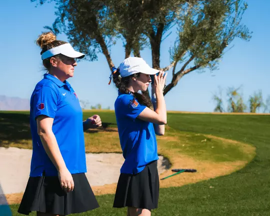 Kailin Downs coaching Brooke Patterson during a practice round