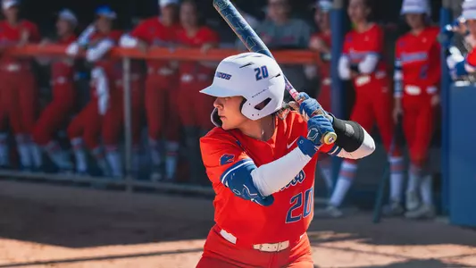 Brooklynn Pettis preparting to hit.