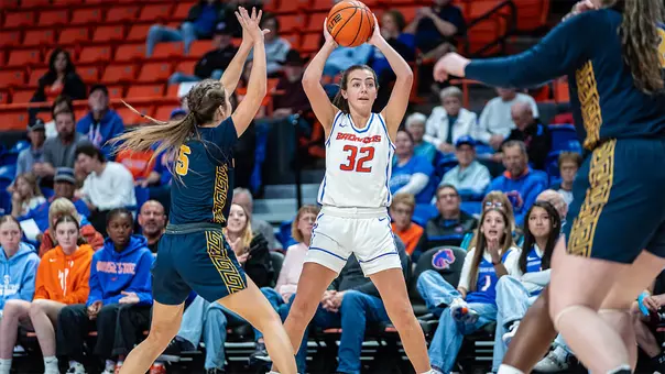 Broncos Open 2025-26 Women's Basketball Season
