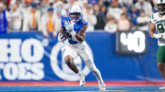 Sire Gaines running the ball vs. Portland State