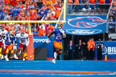 Sire Gaines rushing against Eastern Washington