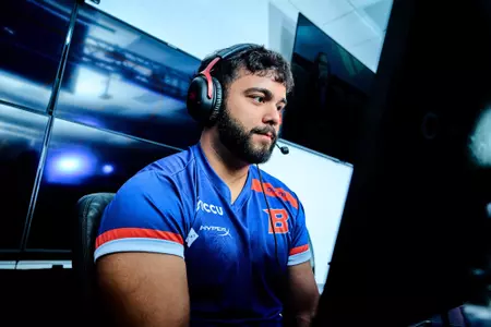 Emiliano Flores on stage