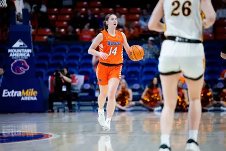 Mya Hansen dribbling the ball