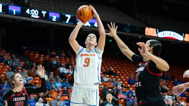 Libby Hutton making a shot