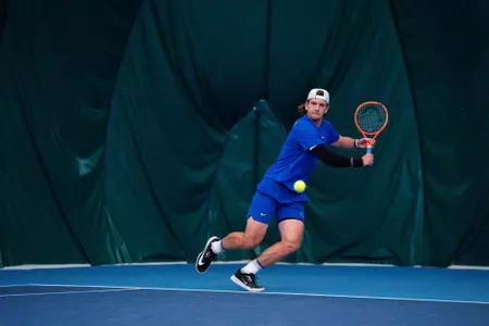 Julius Seifert returning a ball