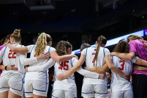 WBB team huddle