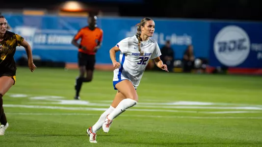 Tambree Bell running against Wyoming.