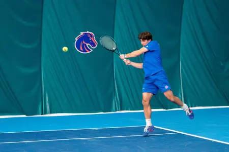 Stewart Aronson rallying the ball back