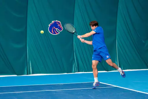 Stewart Aronson rallying the ball back