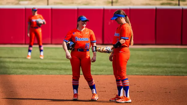 Skylar Stroh talks with Kate Penberthy during a break in the action, Feb. 28, 2026 against Kansas in Fayetteville, Ark.