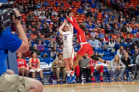 Riley Lupfer shooting a 3-pointer.