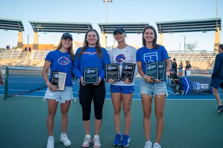 Masa Viriant, Allison Isaacs, Zdena Safarova and Tereza Polakova holding their all-mountain west plaques