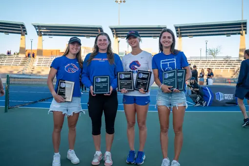 Masa Viriant, Allison Isaacs, Zdena Safarova and Tereza Polakova holding their all-mountain west plaques