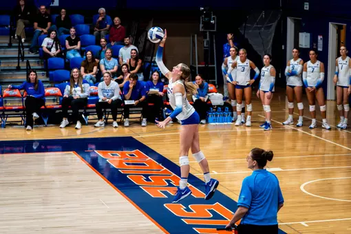Sydney Dreves serves against Fresno State in Bronco Gym during the 2025 season.