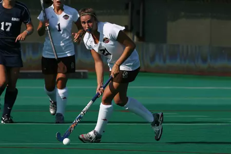 Mosquera's Five Points Lead Bears Past Sacred Heart, 3-2 Image