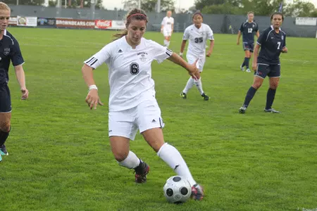 Yale Scores in Final Minutes to Earn 2-1 Victory over Bears in Season Finale Image