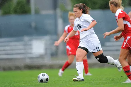 Lesbirel's Goal with 2:12 Remaining Lifts Bears to 3-2 Win over UMass Image