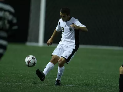 Men's Soccer Edged at Harvard, 2-1 Image