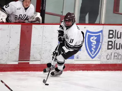 Former Women's Ice Hockey Player Runs 2013 Boston Marathon Blindfolded Image