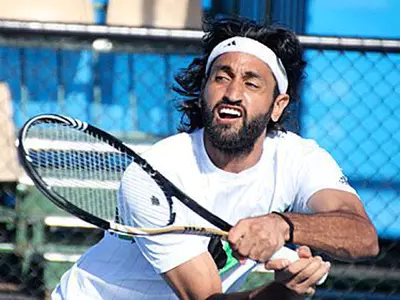 Adil Shamasdin '05 Advances to Doubles Quarterfinals at Hall of Fame Tennis Championships Image