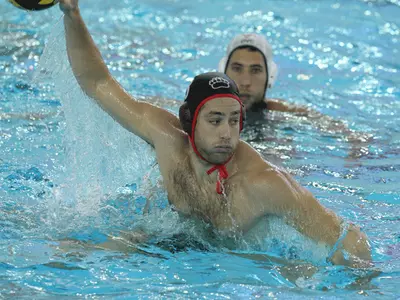 No. 17 Men's Water Polo Edges Iona, 15-13 Image